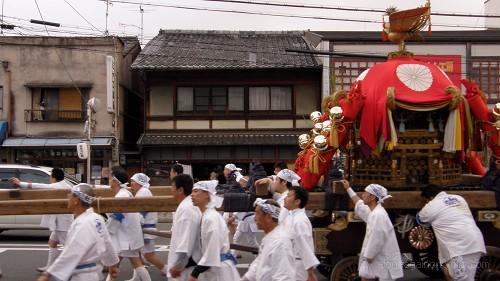 七条通を巡幸する宗像社